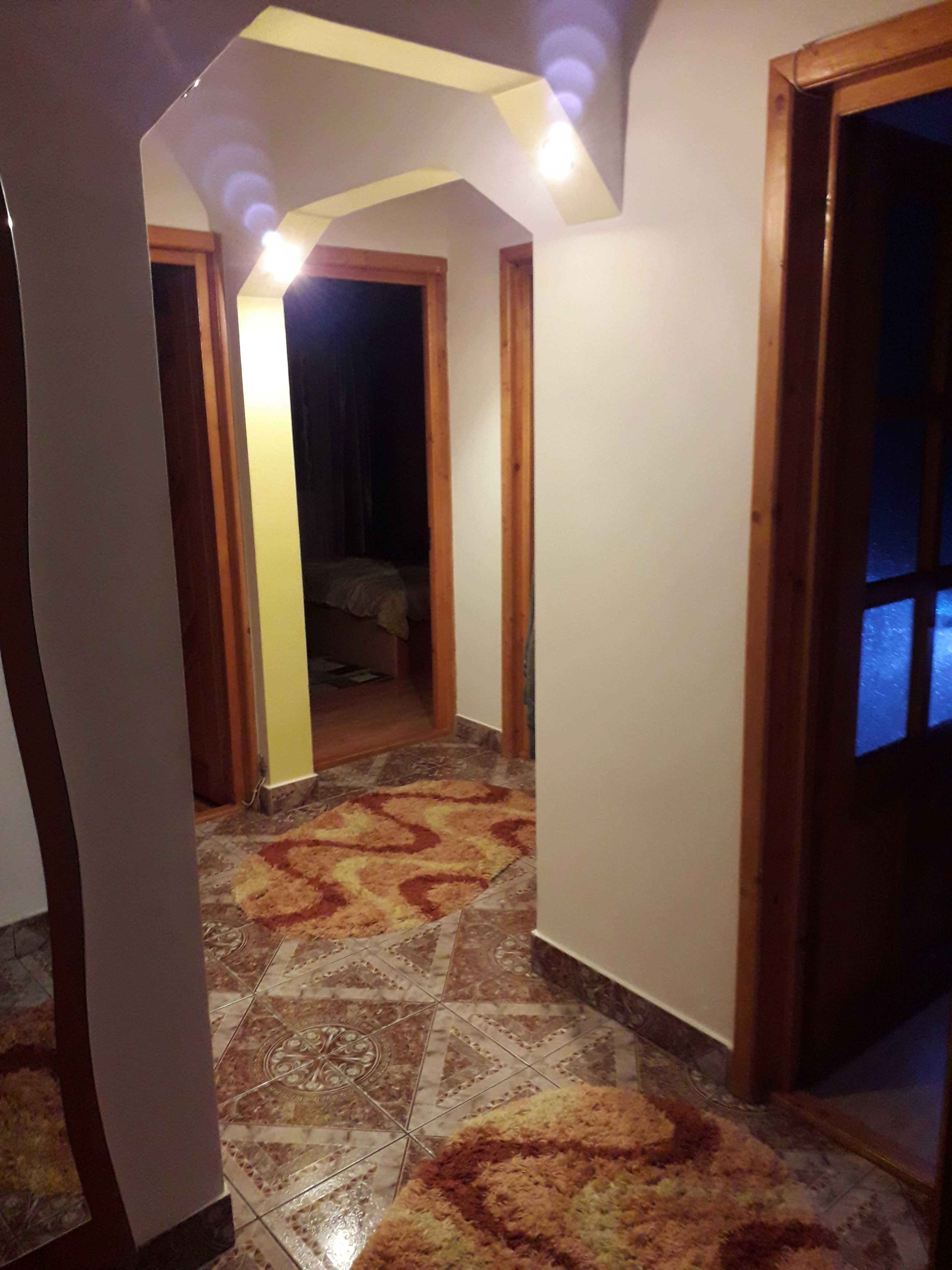 Apartament 3 camere de vânzare