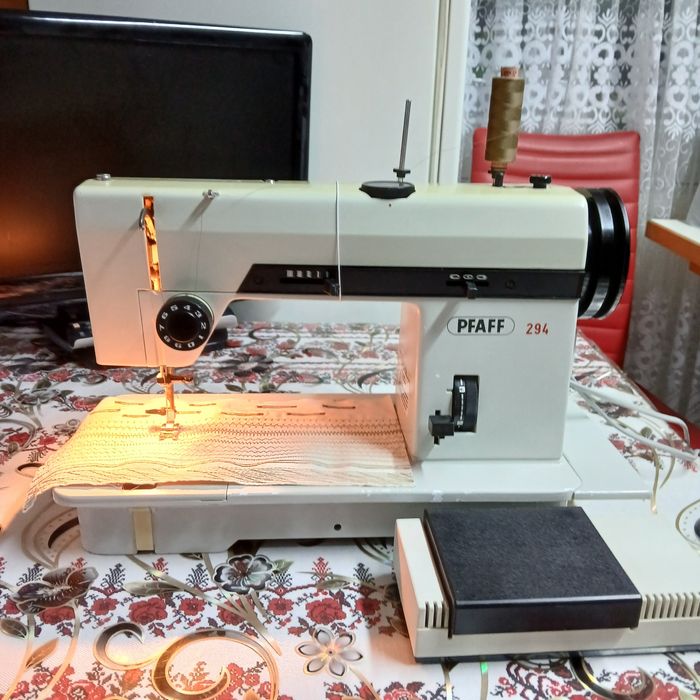 Masina de cusut PFAFFcu graifar industrial rotativ si multiple operati