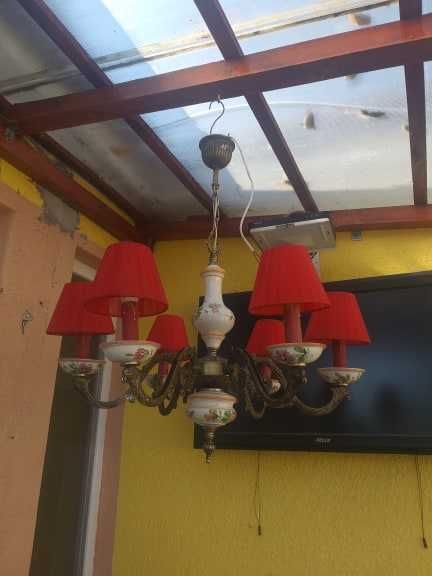 Candelabru cu ornamente din portelan si brate de bronz