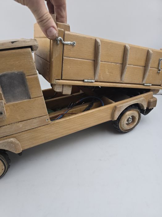 Jucarii vechi  automodel