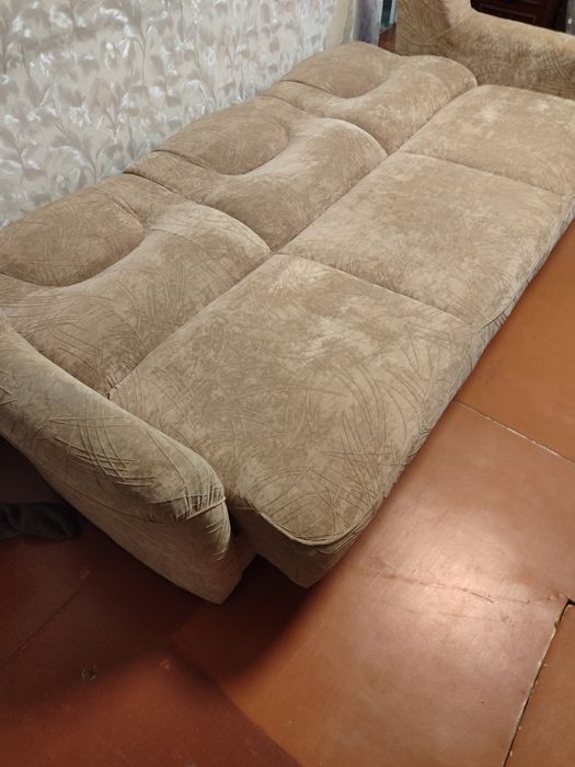 Диван и два кресла продам