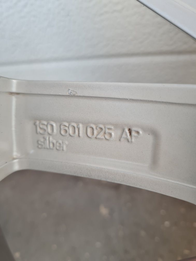 Оригинални джанти за ФОЛСВАГЕН VW R15 4x100 ET41 5.5J