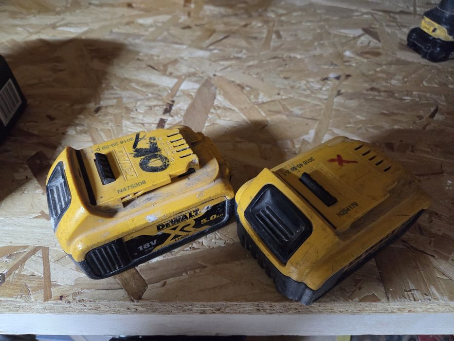 Acumulatori Dewalt 2 buc/200 lei