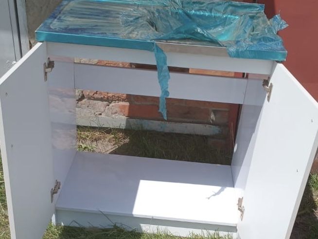Продам НОВУЮ мойку со шкафом, фасады МДФ.Есть с правой и с левой стрны