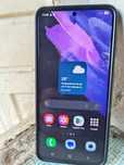 Samsung s21 5g cu urme de uzura pe rama de la husă