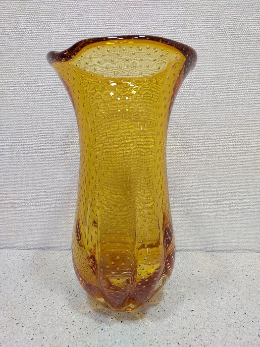 Вазы для цветов гутное стекло