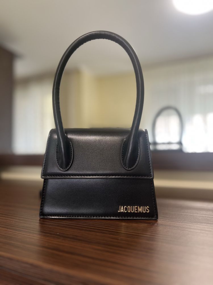 Малка черна чанта Jacquemus
