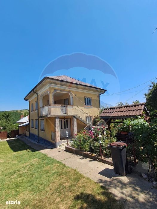 Casă / Vilă cu 4 camere de vânzare in Fratostita Dolj