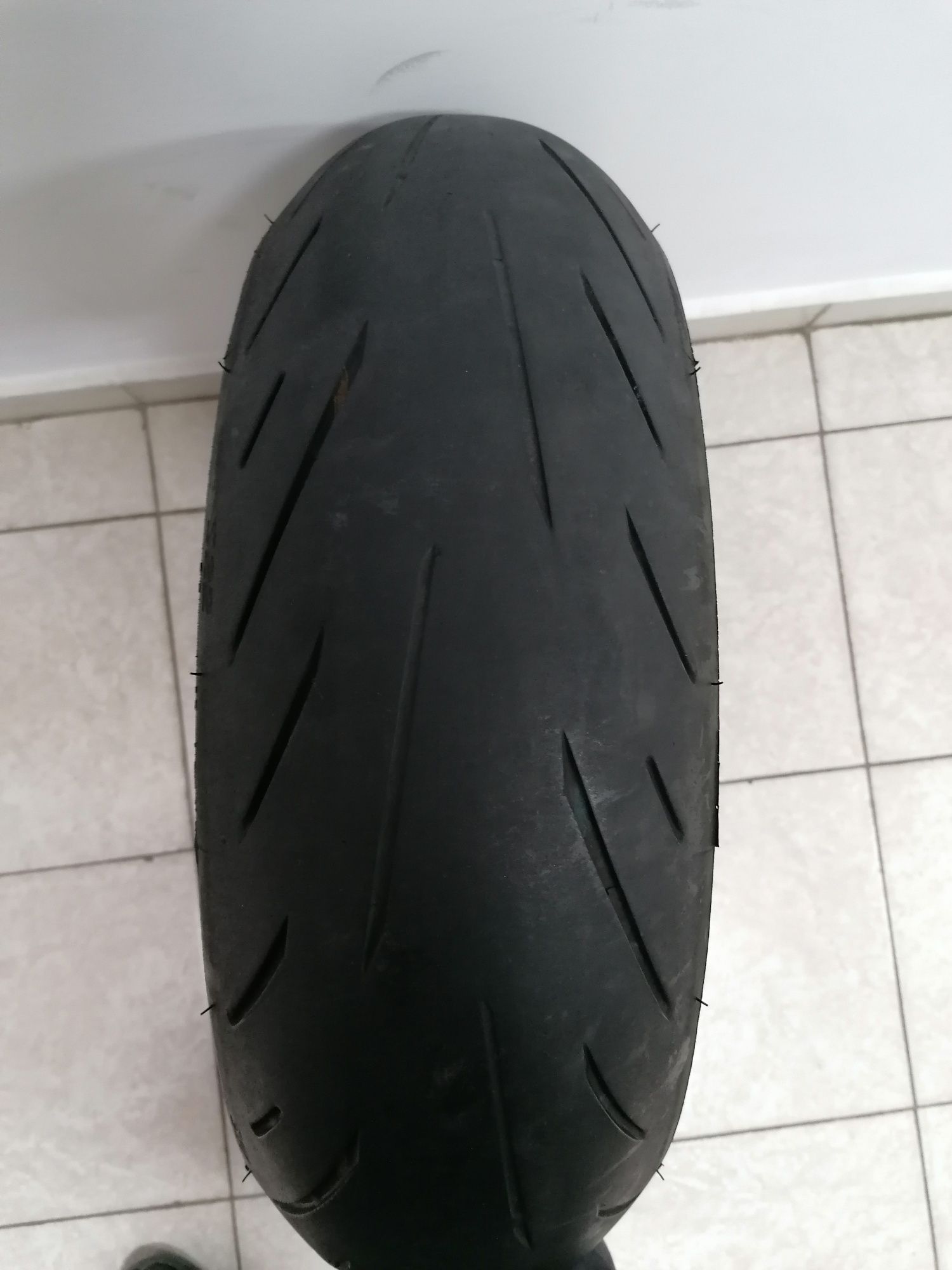 Гуми за мотор Bridgestone, Michelin