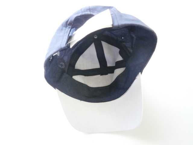 Бебешка шапка с козирка