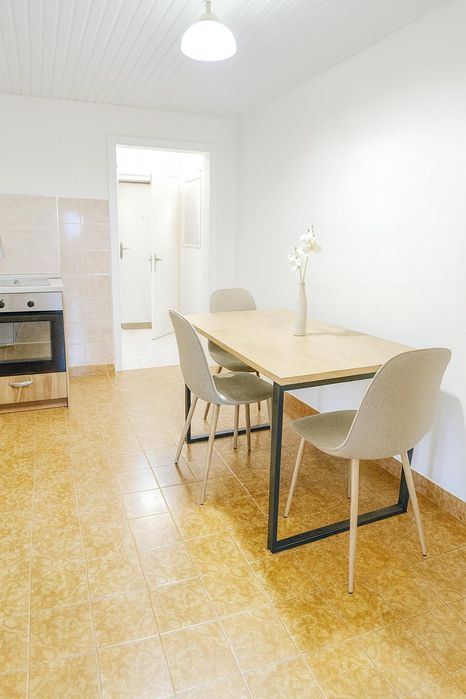 Дава се под наем Двустаен апартамент в Пловдив, Христо Смирненски - 60 кв.м за 306 € - Снимка #2