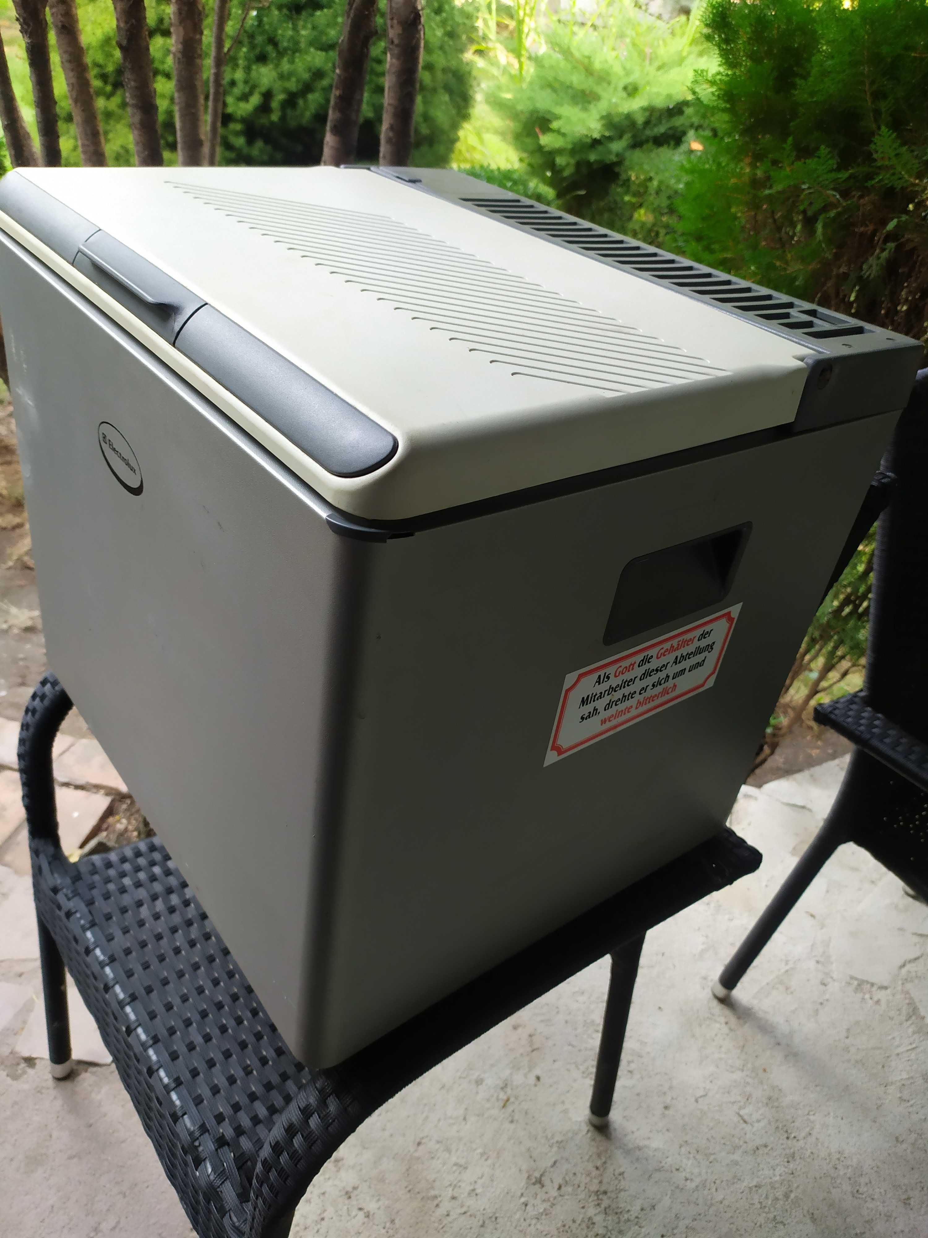 Охладител 24 v/220 v -Dometic Electrolux . Каравани , камиони ,лодки .