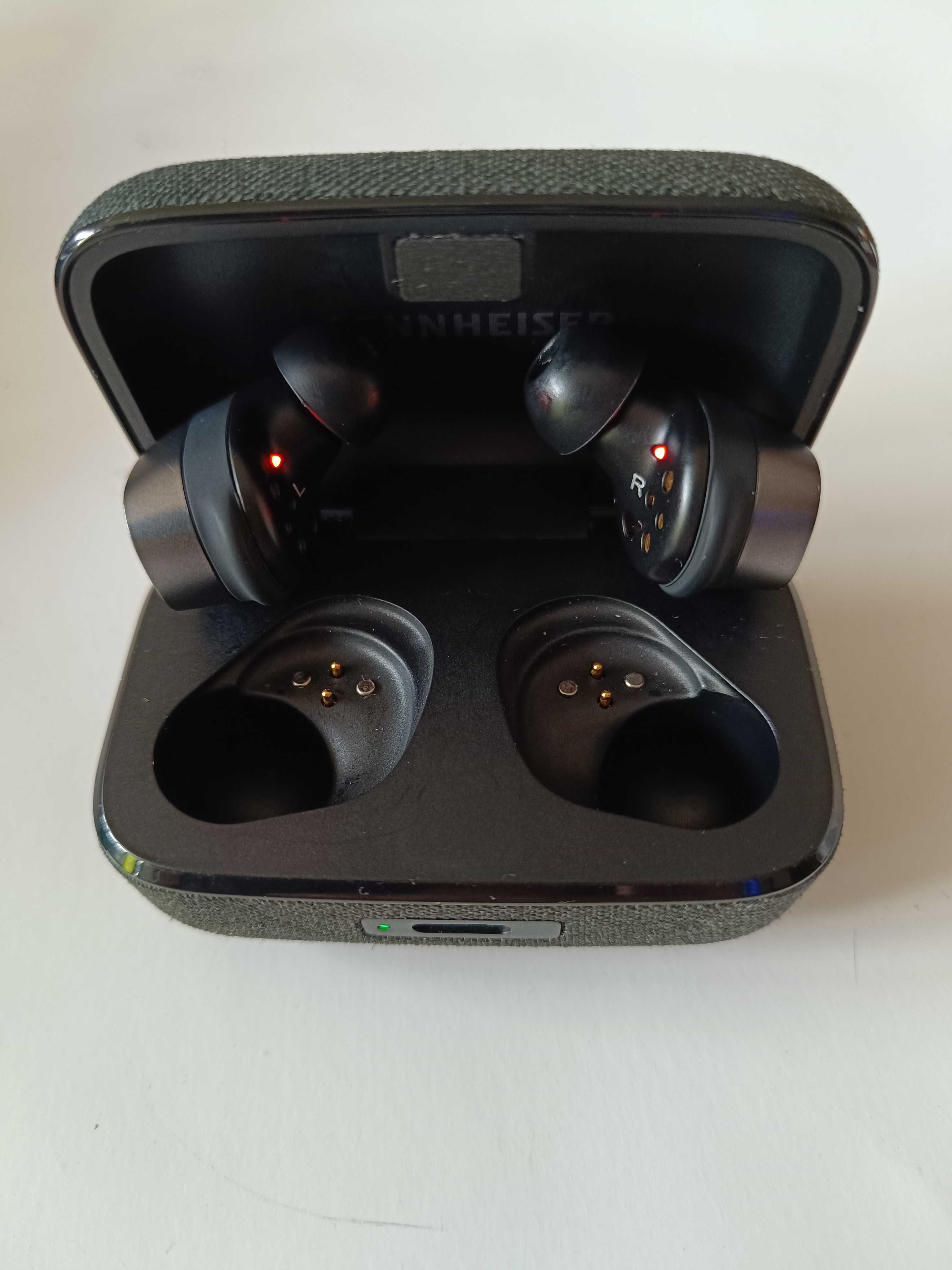 Висок клас Безжични слушалки Sennheiser - MOMENTUM True Wireless 4