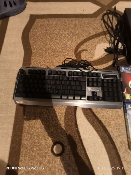 Продавам Playstation 4pro 1TB