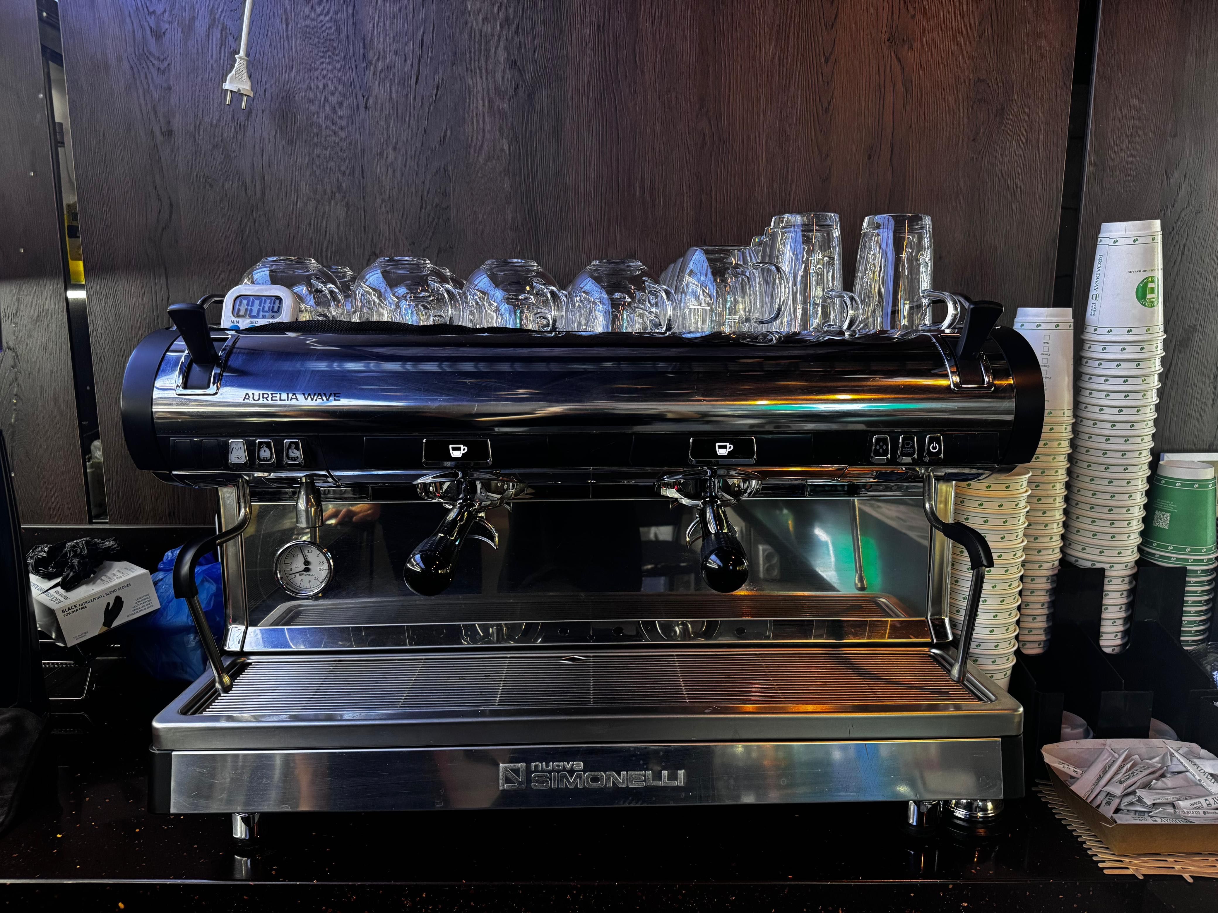 Продам кофемашину «Nuova Simonelli Aurelia WAVE 2gr S высокие группы»