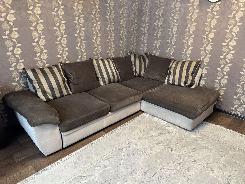 Продам диван угловой