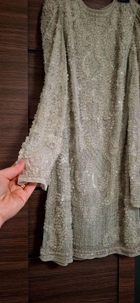 Asos bijuterie.Foarte,  foarte frumoasa.Am purtat o singura eveniment.
