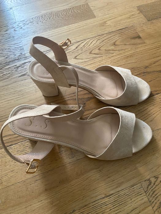 Tocuri bej confortabile