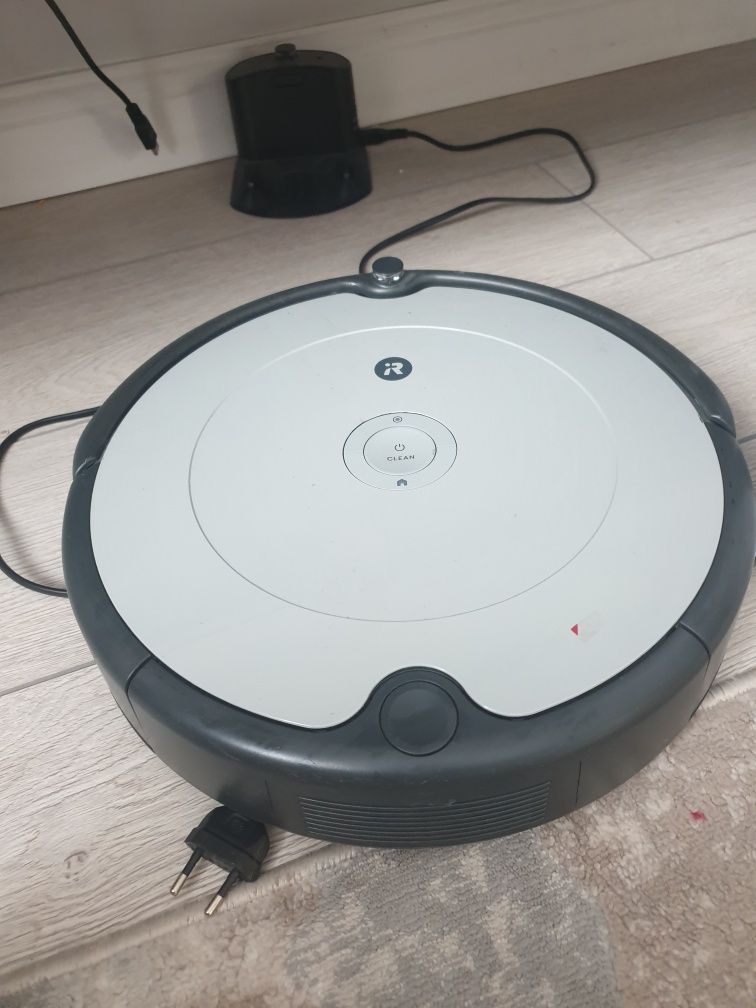 Робот пылесос iRobot Roomba 698