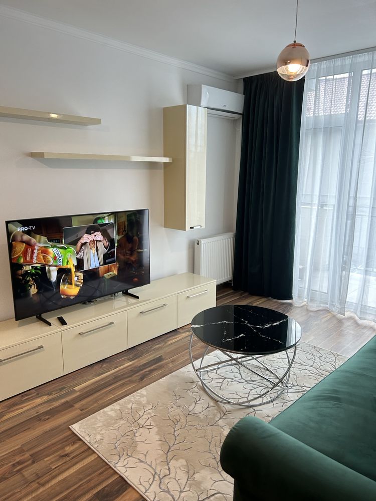Închiriez apartament cu două camere decomandat, City of Mara