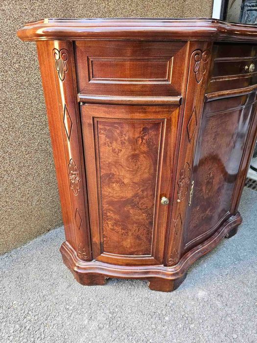 Конзолен шкаф с интарзия