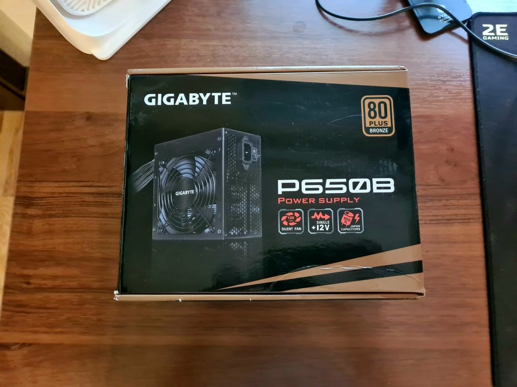Блок питания Gigabyte P650B
