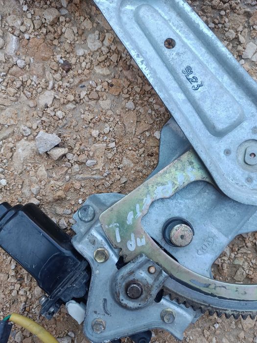 Стъклоповдигач и брава лява Киа Соренто / Kia Sorento до 2009г.