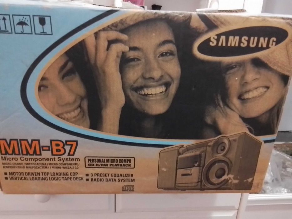Музикална система с тонколони,Samsung ММ-7В за 100 лв