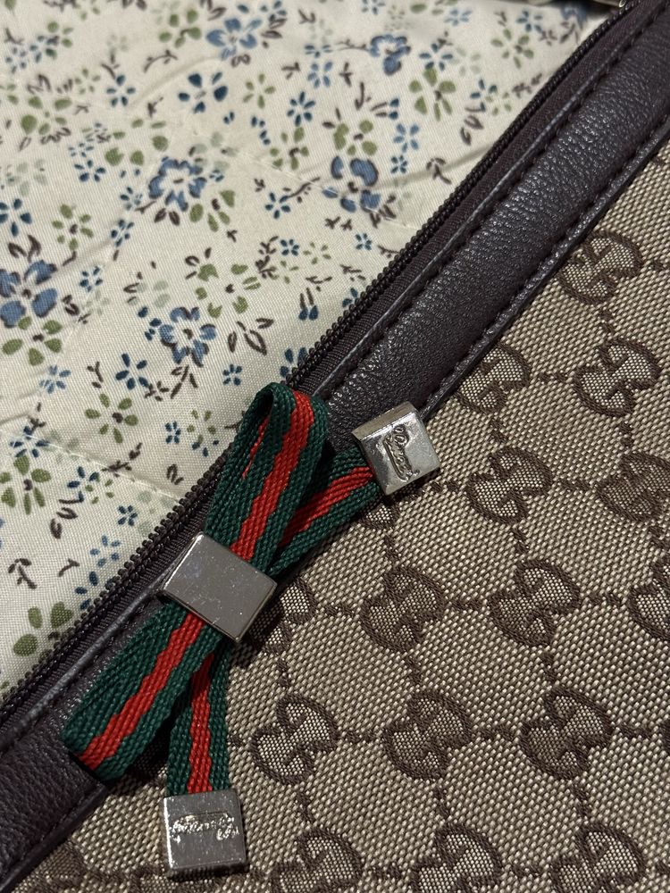 Чанта Gucci.