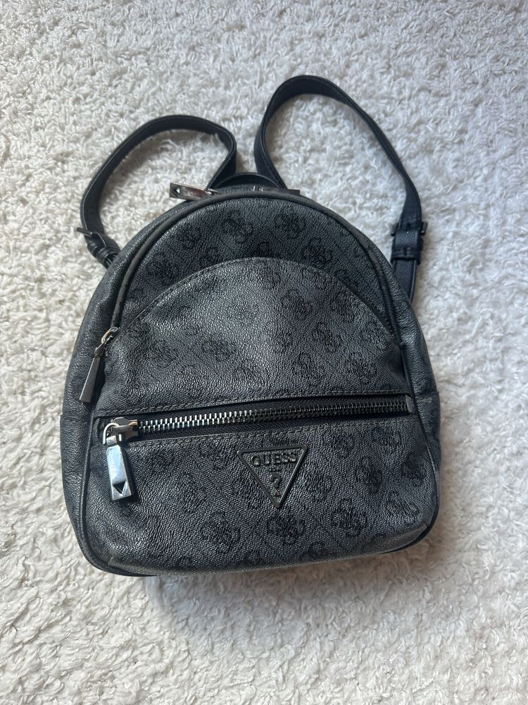 Дамска раница Guess