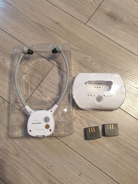 Vand Casti Wirelles pentru Seniori Artiste APH100