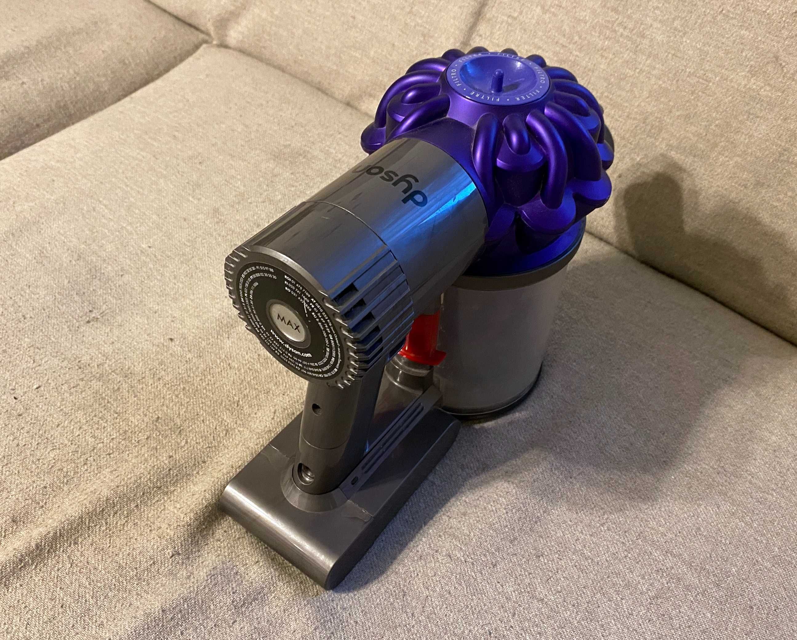 Aspirator Dyson V6+ perie motorizata, acumulator bun, incarcator