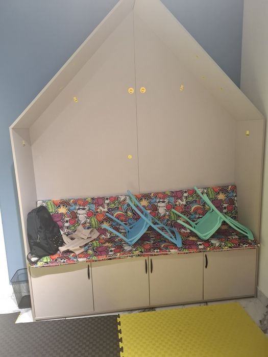 Столы цветы тренажёрный лестница