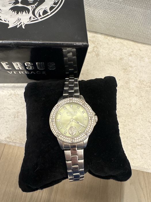 Часовник Versace Versus