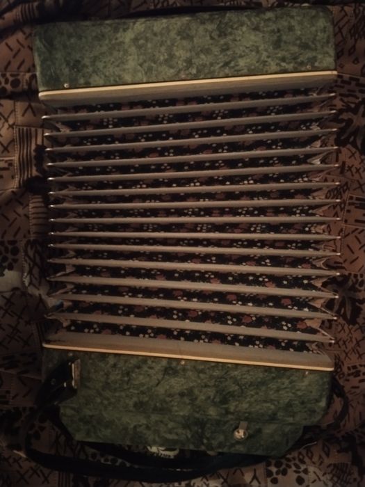 Продам  баян в хорошем состояние