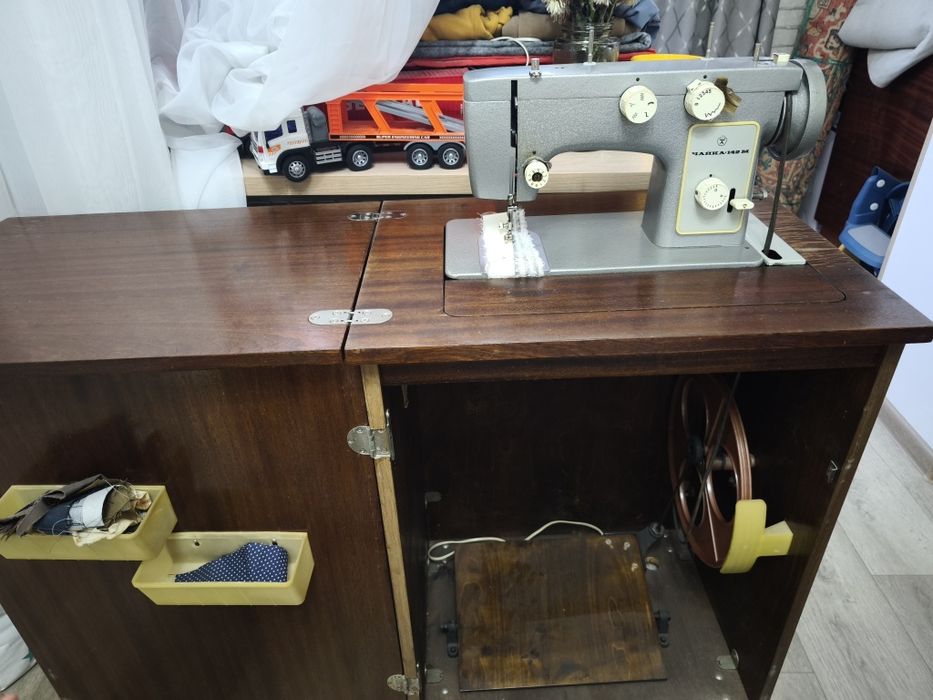 Швейная машинка Чайка