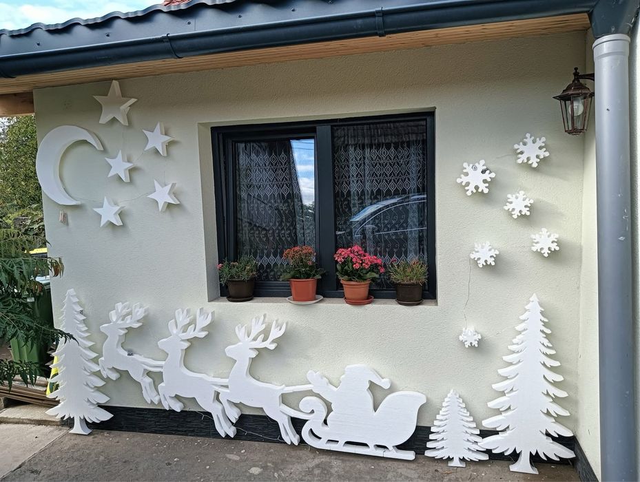 Decor de craciun pe perete din polistiren