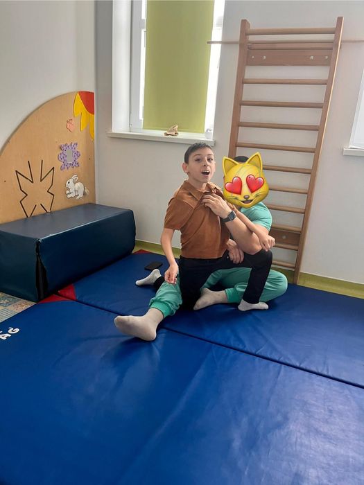 Denis are nevoie de ajutor pentru Terapii