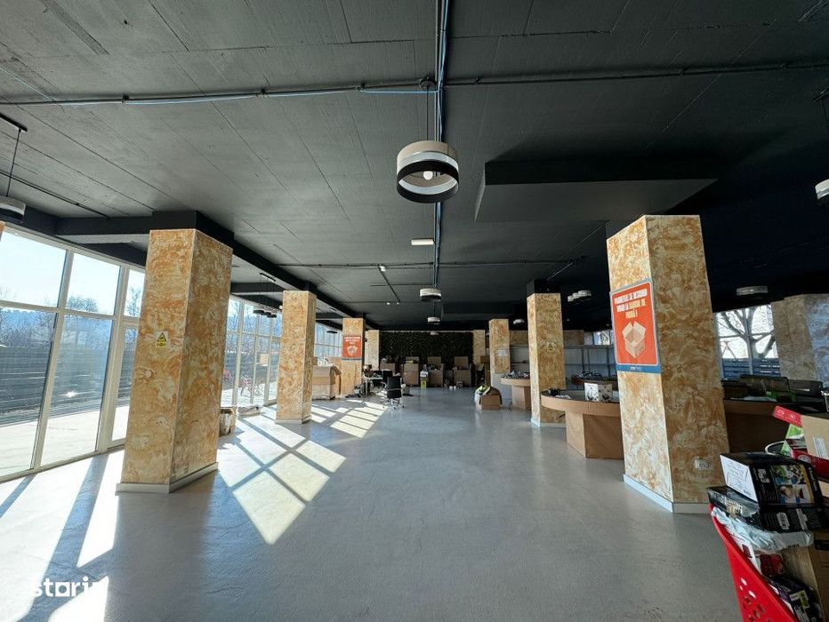 Spatiu comercial cu vitrina, 300 mp utili, zona Dambul Rotund