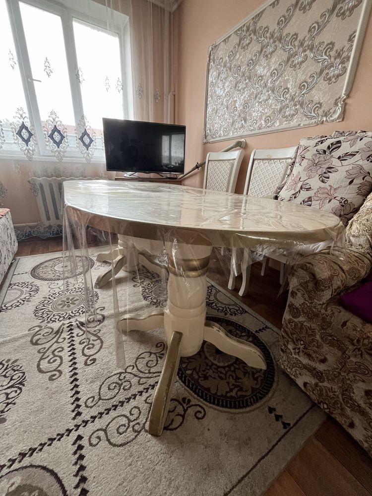 Срочно продаю стол ,торг есть
