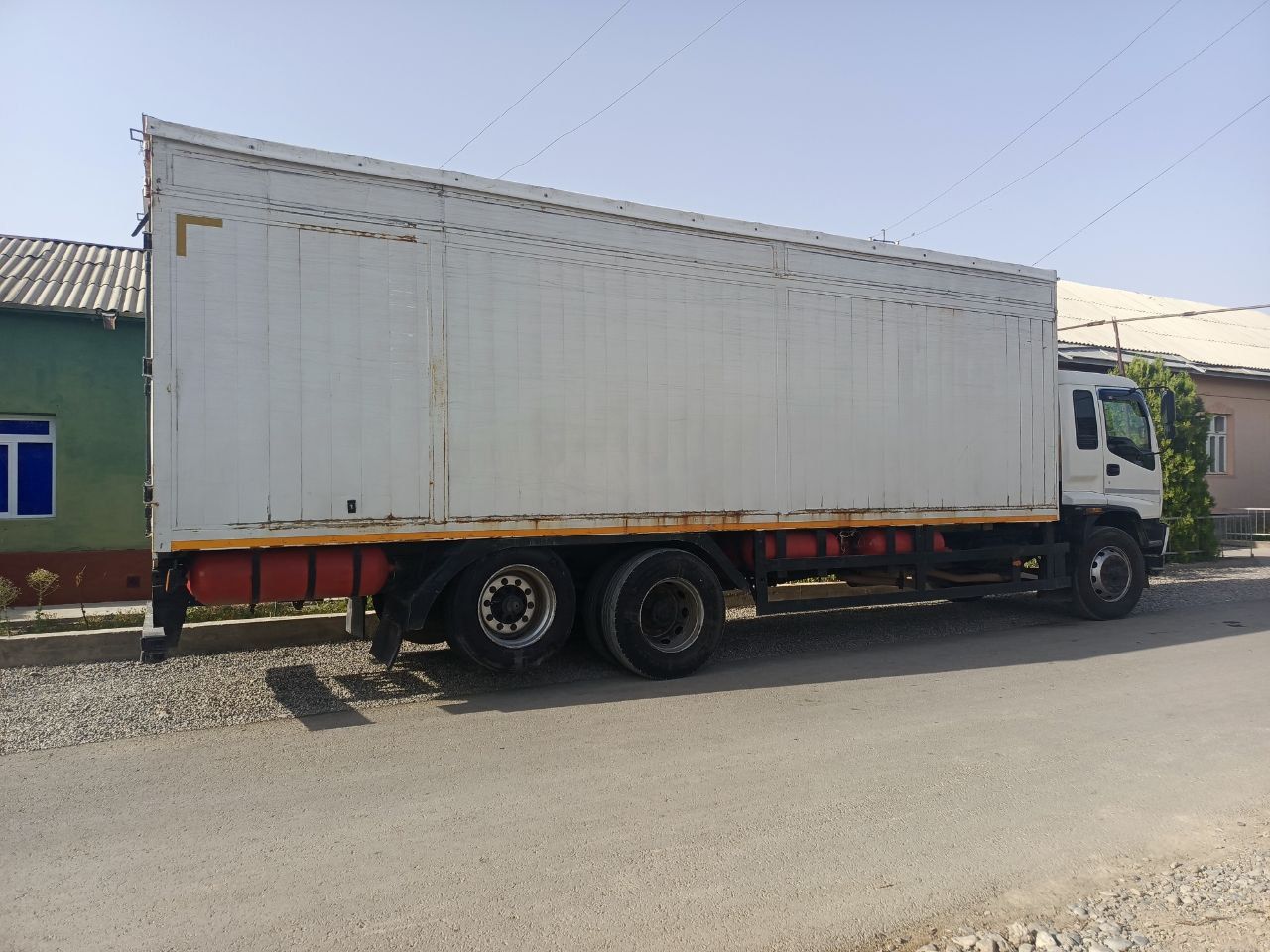 Isuzu fvr 33 sotiladi xolati alo ishga tayyor 240 kub gaz