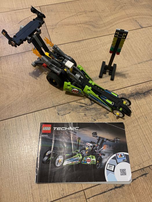 Lego Technic mașină de curse 42103