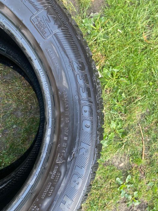 Vând cauciucuri de iarna 235/60 R18 negociabil