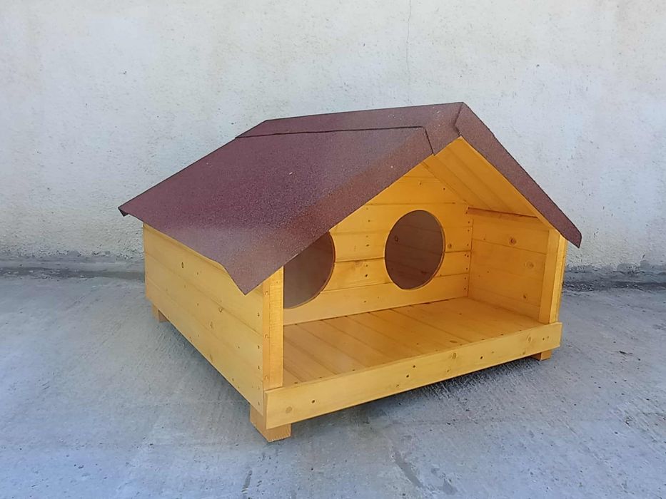 Голяма къща за котки и кучета с веранда за семейство котки кученца