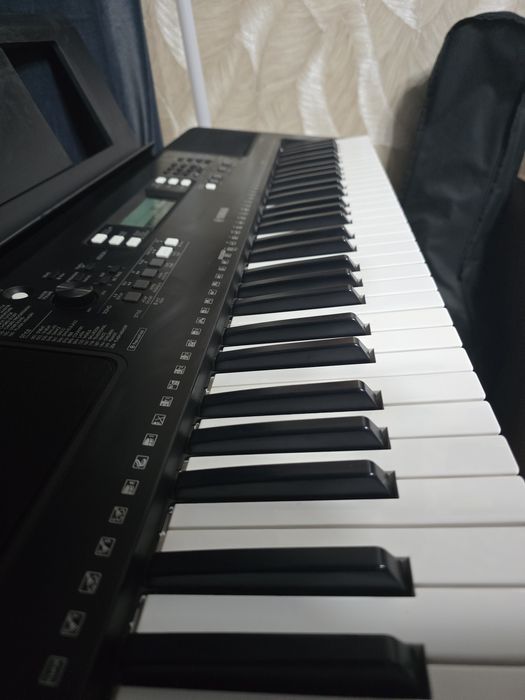 Синтезатор Yamaha PSR-E373 + стойка (подставка)
