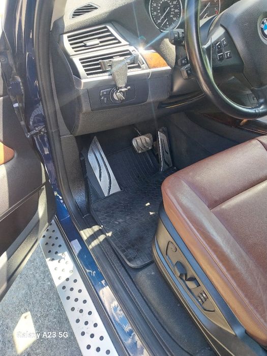 Продавам x5 3.5i e70