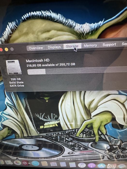 Продавам кейс със конзола и мишпулт лаптоп macbook pro 13inch.