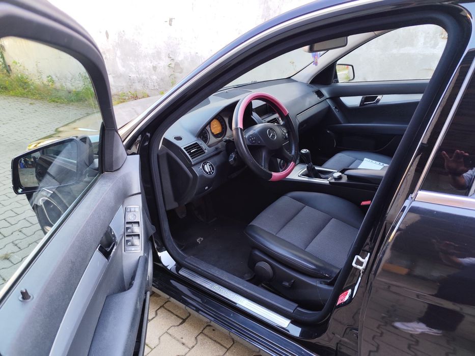 Vând Mercedes C200 diesel berlină.
