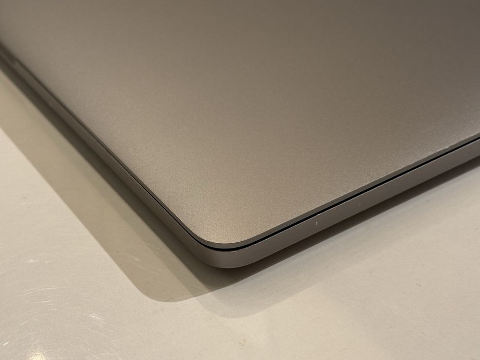 Apple MacBook Pro 13 inch 2.3GHz 128gb 2017