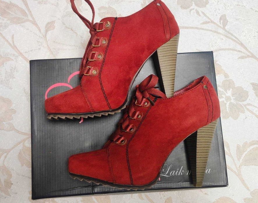 Дамски велурени обувки на ток, 38н.